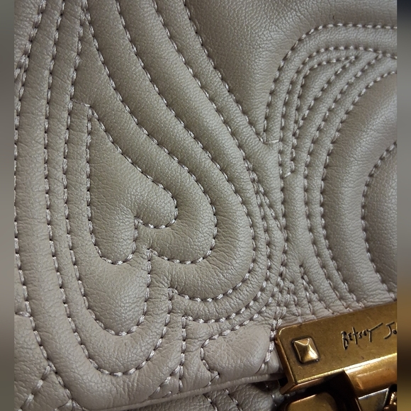 BETSEY JOHNSON Groovy Hearts Foldover Flap Quikt Chain Satchel Crossbody NWT - Picture 5 of 15